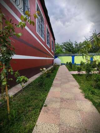 Виллы Red House with Garden Габала Вилла с видом на сад-28